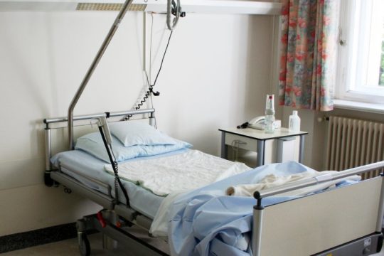 Έφοδος σε γηροκομείο στον Κορυδαλλό, ηλικιωμένοι ζούσαν σε άθλιες συνθήκες