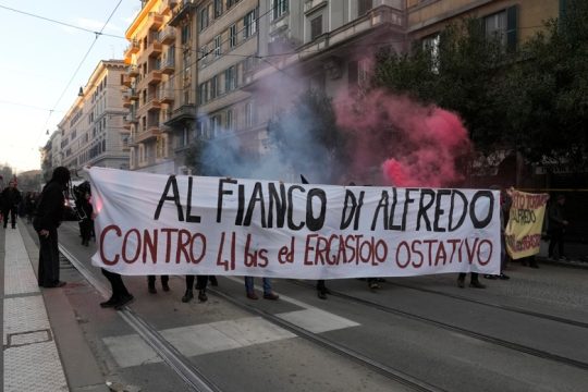 Σε αναμμένα κάρβουνα η Ιταλία με τον αναρχικό Κόσπιτο