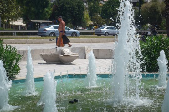 Meteo: Ραγδαία αύξηση των καυσώνων στην Ελλάδα την τελευταία 30ετία