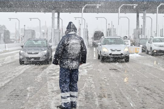 «Αγριεύει» η κακοκαιρία τη νύχτα: Νέες οδηγίες και συστάσεις
