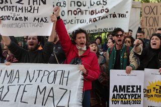 Κυβέρνηση με…τέχνη στον εμπαιγμό