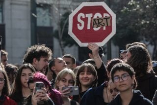 Γιατί σιωπούν οι καλλιτέχνες;