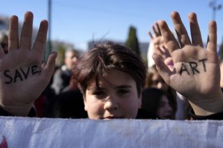 Τι απαντούν τα κόμματα για τις κινητοποιήσεις των καλλιτεχνών