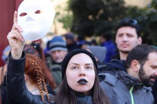 Εμεινε χωρίς σκηνές, χωρίς καθηγητές