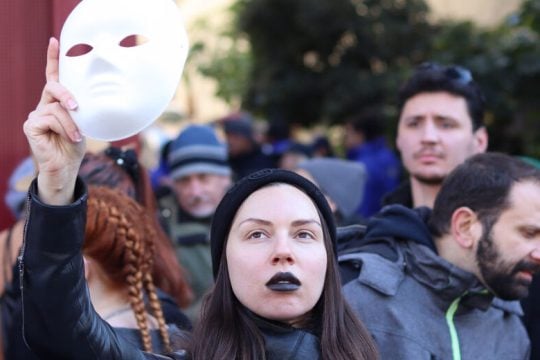Εμεινε χωρίς σκηνές, χωρίς καθηγητές