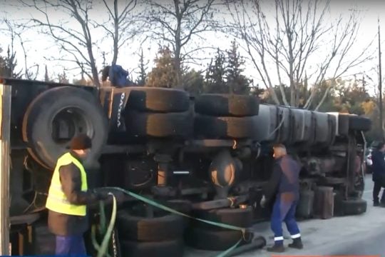 Καραμπόλα επτά οχημάτων στην λεωφόρο Αθηνών [βίντεο]