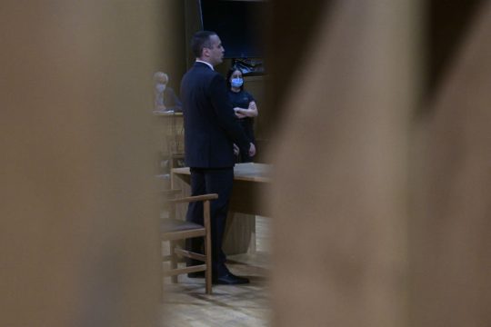 Στο επίκεντρο η τροπολογία για τον αποκλεισμό των ναζί