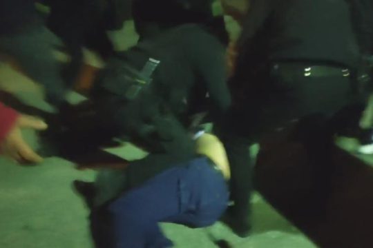 Πρωτοφανής βία σε έξωση στην Καστοριά –  Βίντεο  με τις εικόνες ντροπής