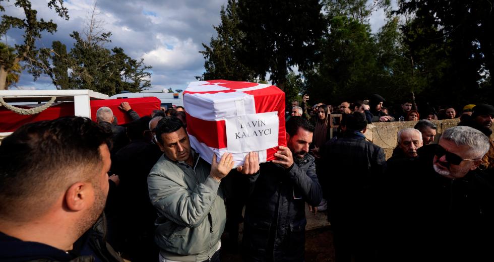Οδύνη στην Αμμόχωστο στις τελευταίες κηδείες μαθητών ομάδας βόλεϊ