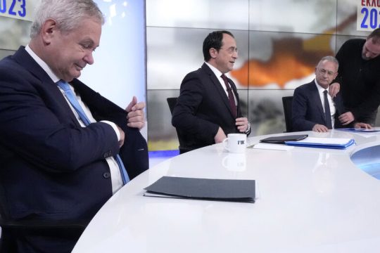 Εκλογές με ερωτήματα και διλήμματα