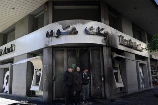Σε… τεχνητό κώμα η λιβανέζικη οικονομία, οργή κατά τραπεζών