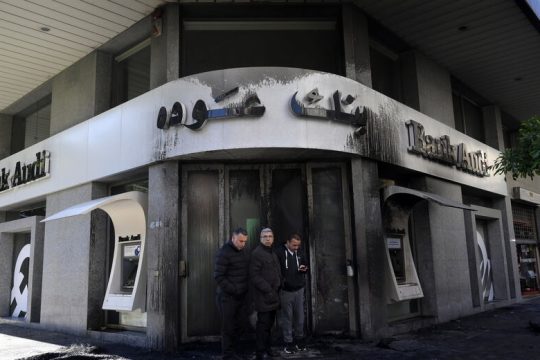 Σε… τεχνητό κώμα η λιβανέζικη οικονομία, οργή κατά τραπεζών