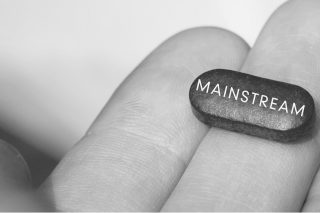 Ακροδεξιές ταχυδακτυλουργίες και mainstream «ξέπλυμα»