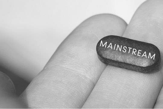 Ακροδεξιές ταχυδακτυλουργίες και mainstream «ξέπλυμα»