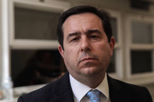 «Αλχημείες» για να μείνουν απόρρητες 1,7 εκατ. ευρώ δαπάνες του υπουργείου Μετανάστευσης