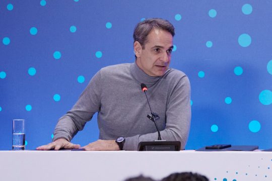 Αυτοθαυμασμός, λογικά άλματα και ακραία κινδυνολογία