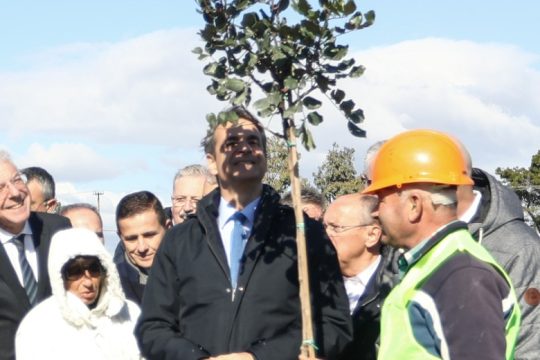 Βολές αντιπολίτευσης για το επικοινωνιακό σόου Μητσοτάκη στο Μάτι