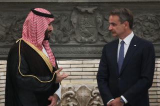 Politico: Μυστικό σχέδιο της Σ. Αραβίας να «αγοράσει» το Μουντιάλ και ντηλ με Μητσοτάκη