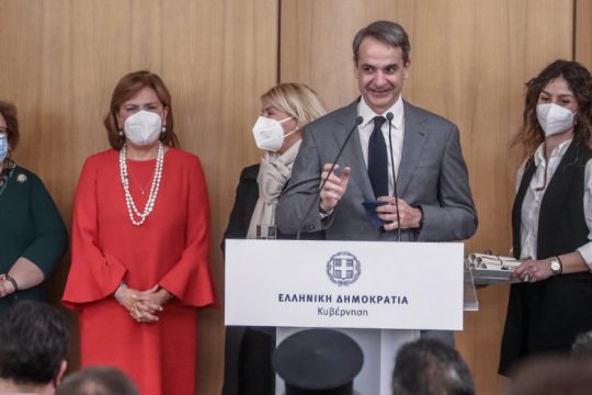 Προκλητική φιέστα Μητσοτάκη εν μέσω απεργίας των υγειονομικών
