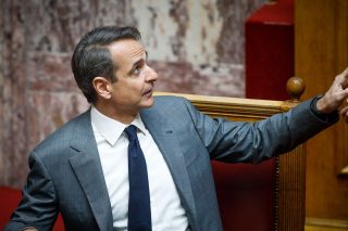 Κρύφτηκε πίσω απ’ το δάχτυλό του
