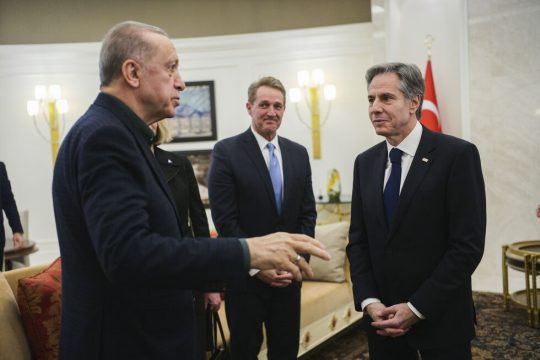 «Γέφυρες» Μπλίνκεν σε Αγκυρα