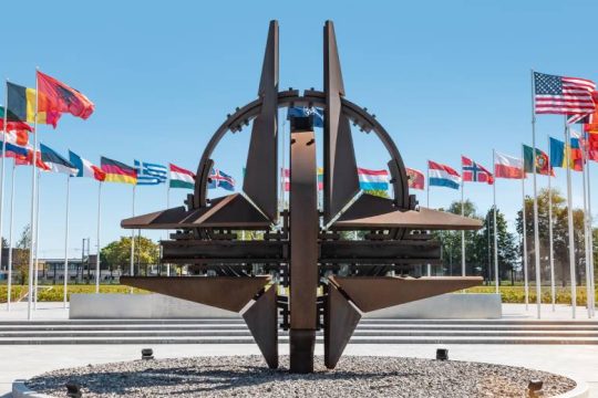 Πλουσιοπάροχη η προσφορά όπλων στην Ουκρανία από το ΝΑΤΟ