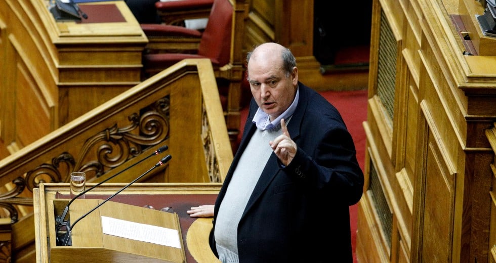 Καταδικάζει την ανάρτηση Π. Πολάκη, αλλά διαφωνεί με διαγραφή ο Ν. Φίλης