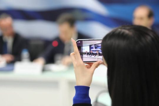 Κυβέρνηση σε ψηφοθηρικό οίστρο με έκτακτα προεκλογικά επιδόματα