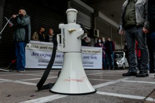 ΟΛΜΕ: Υπερψηφίστηκαν με συντριπτικά ποσοστά η αποχή από την αξιολόγηση και η απεργία