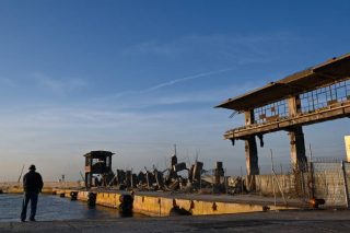 Βυθίστηκε φορτηγίδα στη Δραπετσώνα – τρεις συλλήψεις