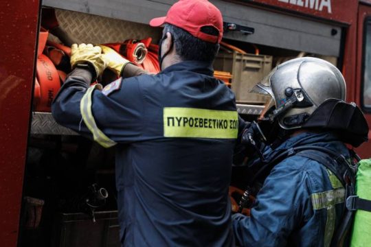 Γυναίκα ανασύρθηκε νεκρή σε φωτιά στη Νέα Ιωνία – Απανθρακώθηκε ηλικιωμένος στο Πήλιο
