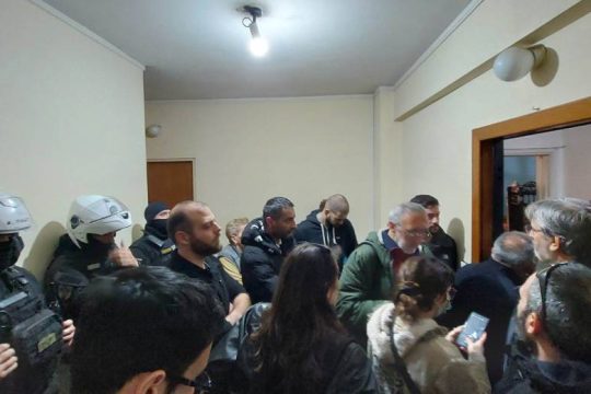 «Μπλόκο» σε έξωση γυναίκας με αναπηρία στον Άγιο Παντελεήμονα 
