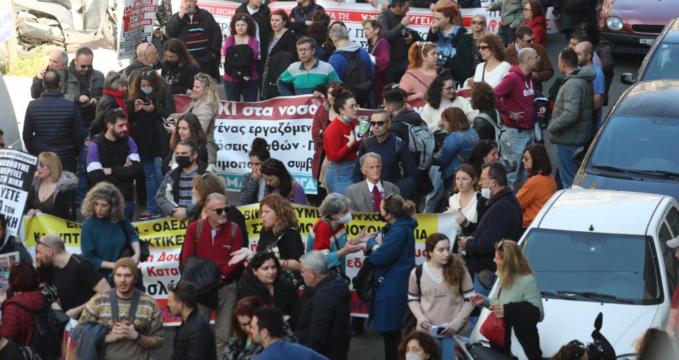 Ξέσπασμα οργής υγειονομικών για την κυβερνητική επέλαση στο ΕΣΥ