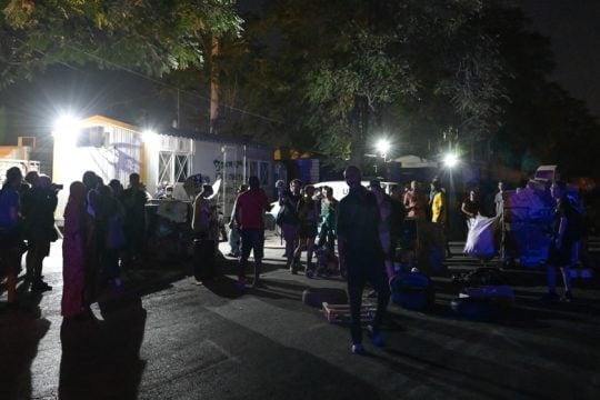 Στον αέρα εργαζόμενοι και πρόσφυγες του προγράμματος ΗΛΙΟΣ
