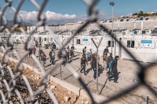 Διαμαρτυρία προσφύγων στη δομή της Σάμου για καθυστέρηση των ταξιδιωτικών εγγράφων