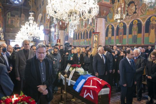 Το τελευταίο «αντίο» στον Νεκτάριο Σαντορινιό