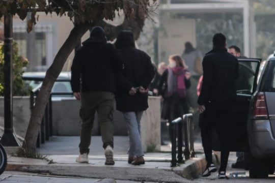 Απολογούνται πέντε συλληφθέντες για την υπόθεση παιδοβιαστών