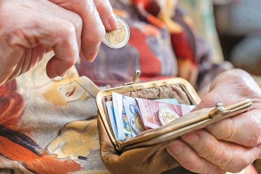 Το 20% των Ευρωπαίων κινδυνεύει να ζήσει σε συνθήκες φτώχειας στα γεράματα