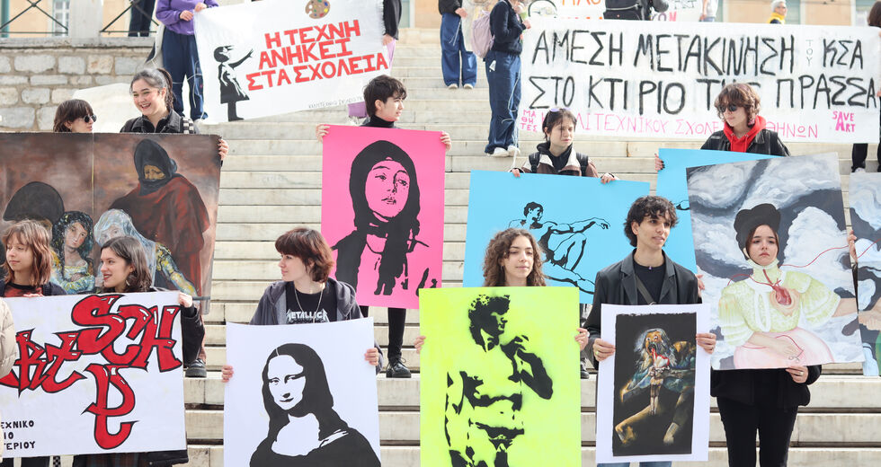 Με βασικό σύνθημα «Η Δημοκρατία αντεπιτίθεται»
