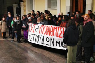 «Θερμές» εκπλήξεις για τη Μαρέβα Μητσοτάκη στο Θέατρο Τέχνης