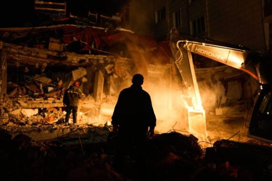 Λιγοστεύουν οι ελπίδες ενώ παραμένει άγνωστος ο αριθμός αγνοουμένων σε Τουρκία – Συρία