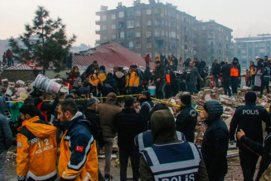 Βοήθεια από την Ελλάδα για τους πληγέντες του φονικού σεισμού