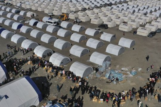 Η αλληλεγγύη των λαών και η πολιτική των πολιτικών