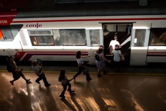 Παραιτήθηκε η υπουργός Μεταφορών στην Ισπανία, αφού παρήγγειλε λάθος τρένα