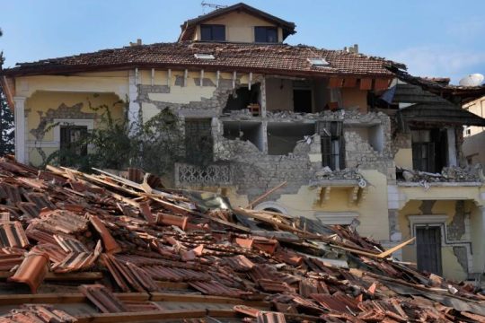 Αυξάνει ξανά ο αριθμός των νεκρών, μετά τον νέο διπλό σεισμό στην Τουρκία