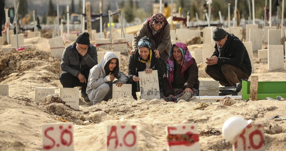 Οργή, φόβος και αγωνία στα συντρίμμια όσο εξανεμίζονται οι ελπίδες