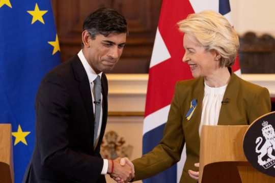 Απορρίπτει ο Σούνακ τα περί επιστροφής στην Ε.Ε.