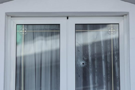 Πυροβολισμοί με καλάσνικοφ στην Αγία Βαρβάρα