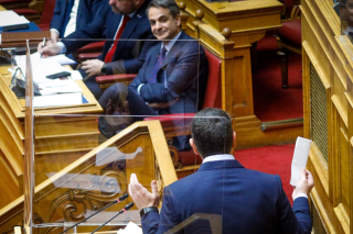 Ψάρευε ψήφους στη Βουλή!