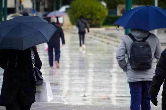 Τοπικές βροχές και χιόνια σε ορεινά και ημιορεινά, ισχυροί άνεμοι στο Αιγαίο